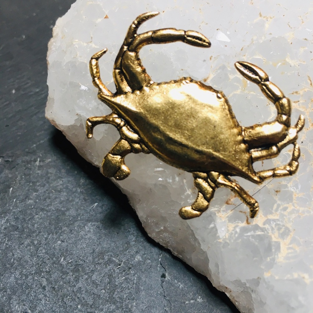 Brass crab 🦀 summer beach statement earrings! - Picture 3 of 6